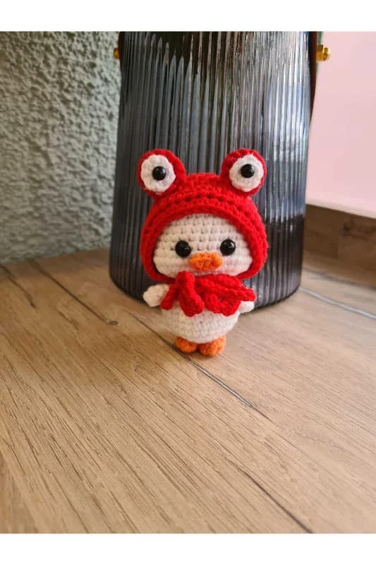 amigurumi örgü oyuncak kırmızı şapkalı ördek anahtarlık