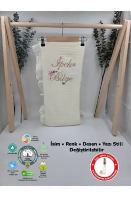 %100 Pamuk 4 Katlı Müslin Kumaş Fırfırlı Battaniye (Hediyeli İsimli Nakış Desenli)