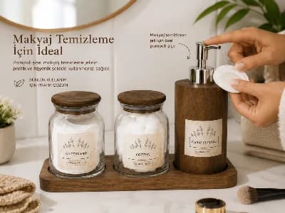 Akasya Standlı 3’lü Banyo Düzenleyici Set – Ahşap Pompalı Şişe ve Pamukluk