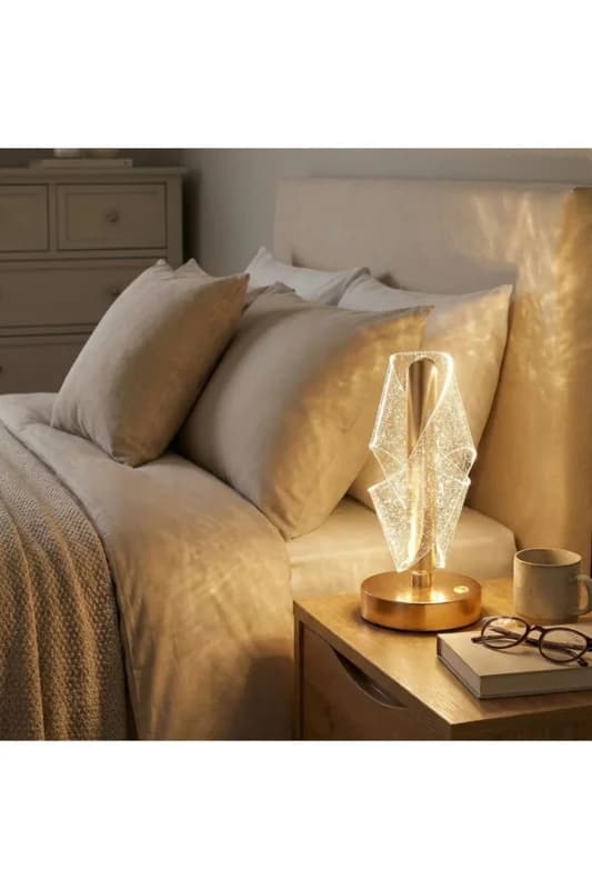 ® Çapraz Kavisli Ters Kristal Simli LED Masa Lambası – Gold Gövdeli, Dokunmat