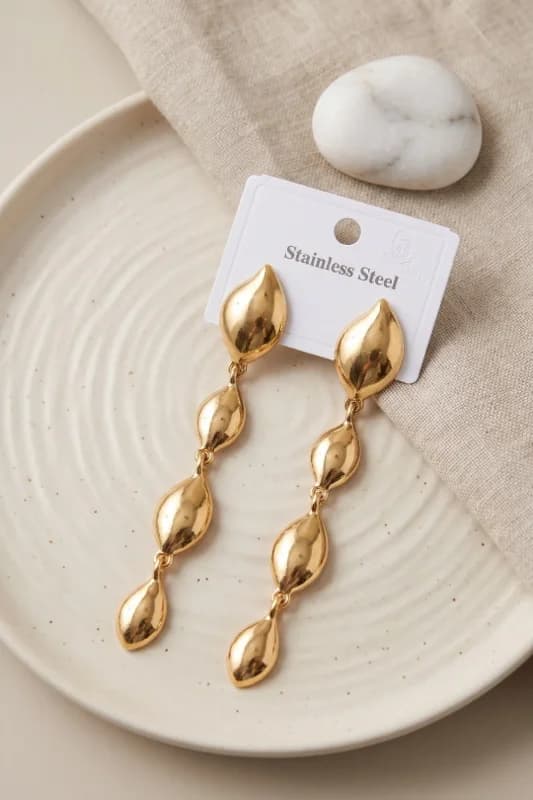 Gold Renk Yaprak Motifli Uzun Tasarım Küpe