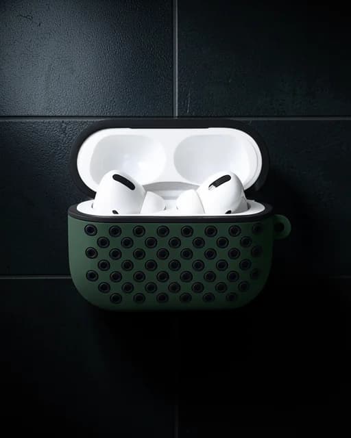 Apple Airpods Pro 2 (2.nesil) Spor Delikli Kılıf - Haki Yeşil-siyah