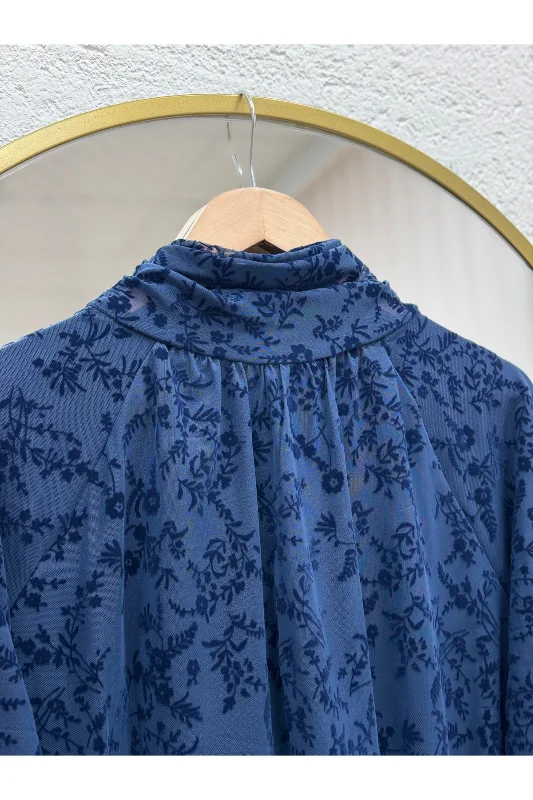 Güllü Önü Pileli Çıtır Desen Bluz-EK783-817 Lacivert