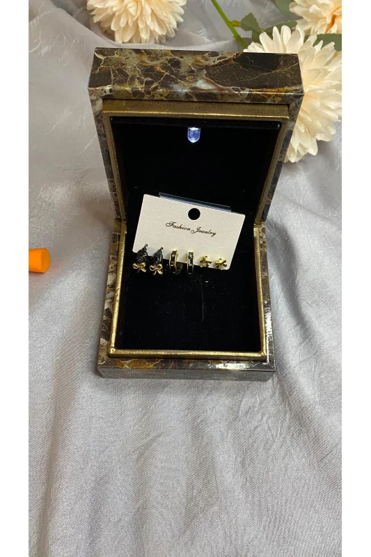 FİYONK DETAY SİYAH VE GOLD TASARIM KÜPE SETİ