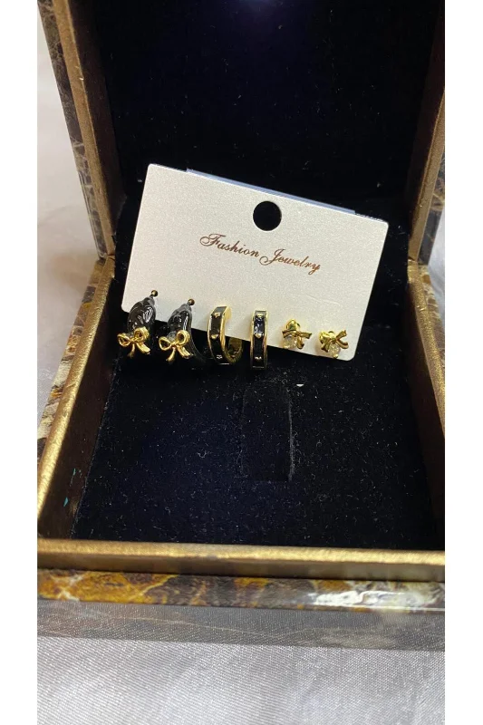 FİYONK DETAY SİYAH VE GOLD TASARIM KÜPE SETİ