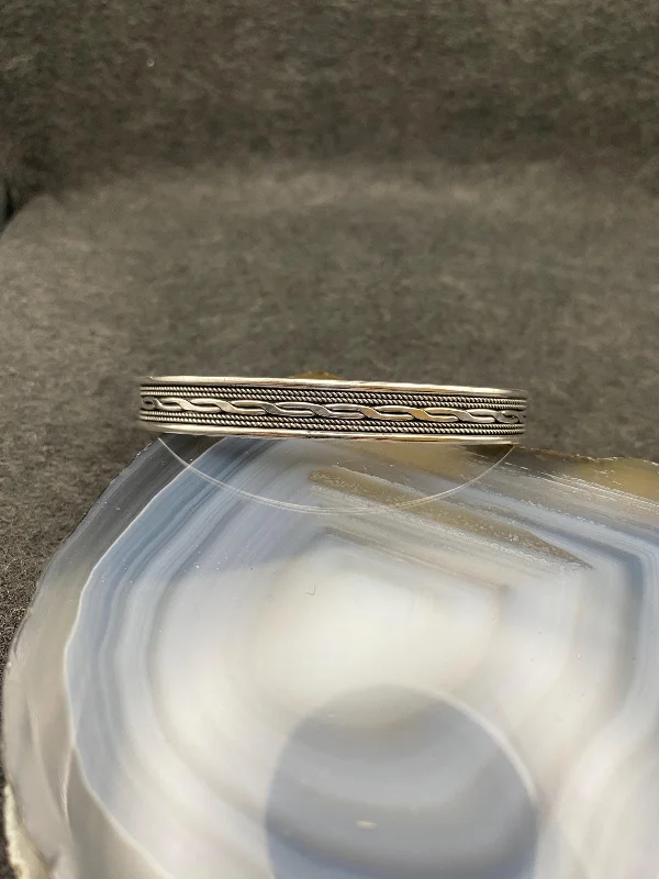El Yapımı 925 Ayar Gümüş Erkek Bileklik | Beş Sıralı Oluklu ve Örgülü Minimalist Bileklik
