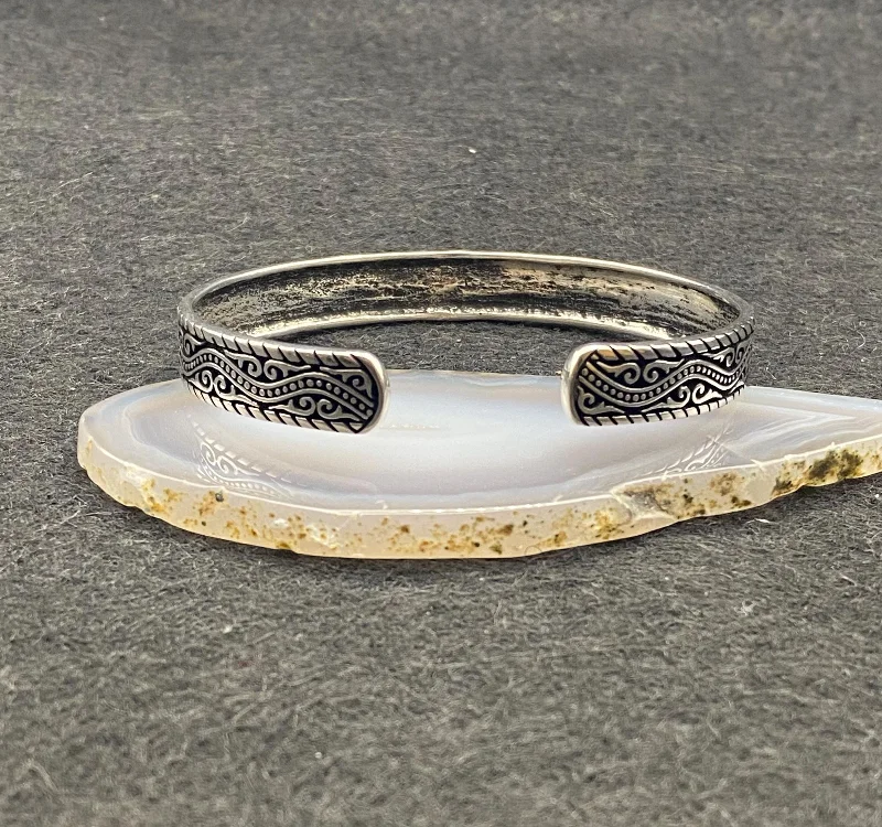 El yapımı 925 ayar gümüşten, dalgalı kıvrım motifli, gösterişli bileklik, 20,6 gram. – 3. görsel