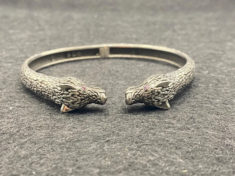 El Yapımı 925 Ayar Gümüş Ağır Viking Ejderha/Kurt Başlı Bileklik | Kırmızı Gözlü İskandinav Bileklik 27,6 Gram – 4. görsel