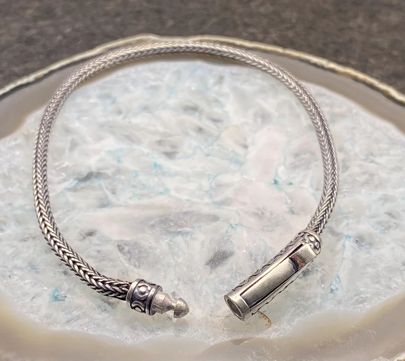 El Yapımı 925 Ayar Gümüş Ultra Hafif Buğday Zincir Bileklik | Detaylı Silindir Toka 8 Gram – 3. görsel