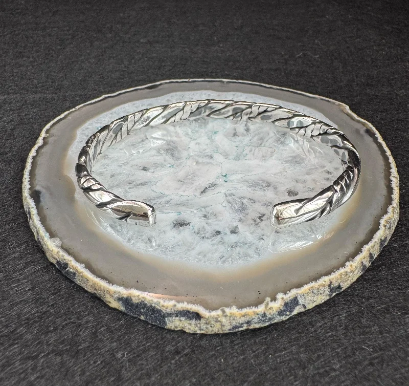 El Yapımı 925 Ayar Gümüş Asimetrik Bükümlü Bileklik | Ağır Dinamik Spiral Erkek Bilekliği 28 Gram – 3. görsel