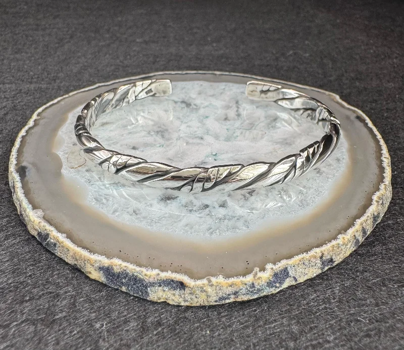 El Yapımı 925 Ayar Gümüş Asimetrik Bükümlü Bileklik | Ağır Dinamik Spiral Erkek Bilekliği 28 Gram – 2. görsel
