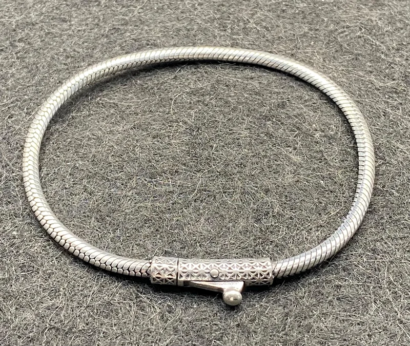 El Yapımı 925 Ayar Gümüş Hafif Yılan Zincir Bileklik | Geometrik Toka 14 Gram – 4. görsel