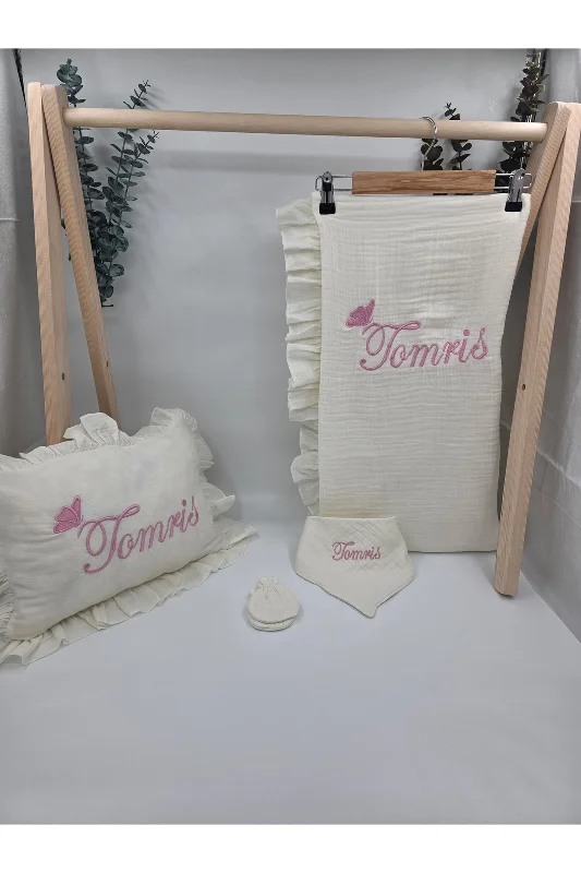 %100 Pamuk Müslin Kumaş Fırfırlı Battaniye Takı Yastığı Kılıfı 35*45 (Hediyeli İsimli Nakış Desenli) – 2. görsel