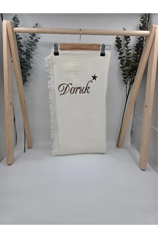 %100 Pamuk 4 Katlı Müslin Kumaş Püsküllü Battaniye (Hediyeli İsimli Nakış Desenli) – 2. görsel
