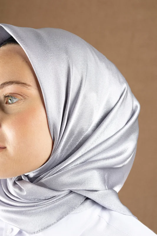 Aura Düz Renk Eşarp - Gündelik ve Özel Kombinler İçin Şık Seçim – 4. görsel