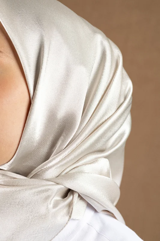 Aura Düz Renk Eşarp - Gündelik ve Özel Kombinler İçin Şık Seçim – 4. görsel