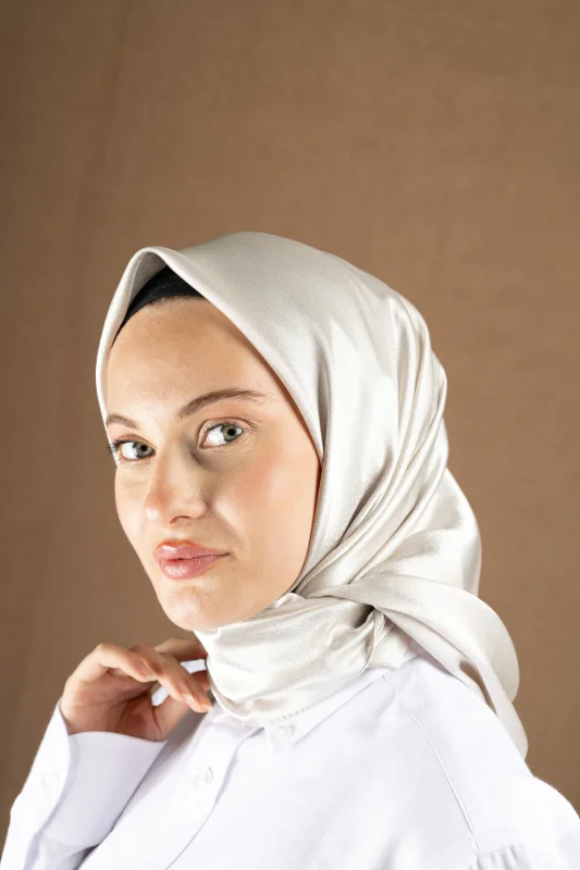 Aura Düz Renk Eşarp - Gündelik ve Özel Kombinler İçin Şık Seçim – 3. görsel