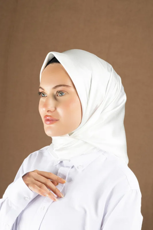 Aura Düz Renk Eşarp - Gündelik ve Özel Kombinler İçin Şık Seçim – 2. görsel