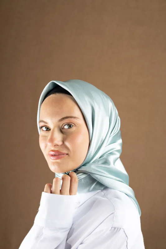 Aura Düz Renk Eşarp - Gündelik ve Özel Kombinler İçin Şık Seçim – 3. görsel