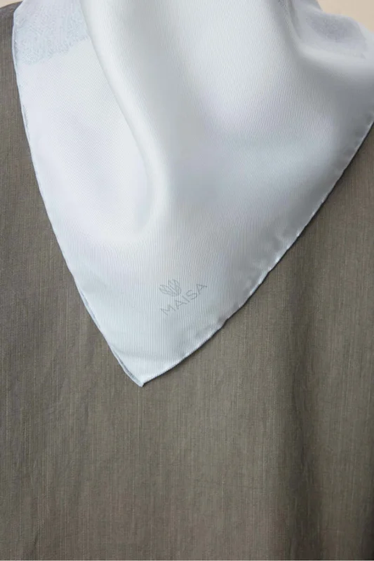 FARAH MULBERRY İPEK EŞARP 90*90 CM - GÜMÜŞ – 3. görsel
