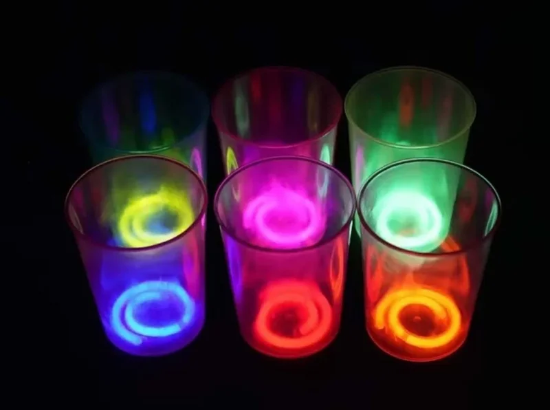 Mega Glow Bardak Seti 8 Adet 8.5 x 10.5 cm Karanlıkta Yanan