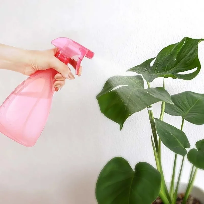 Ergonomik 700 ml Kapasiteli Çok Amaçlı Plastik Sulama Sprey Şişesi