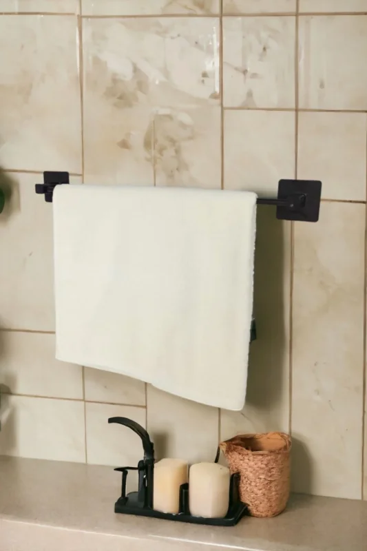 Şık Tasarım Kendiliğinden Yapışkanlı Modern Siyah Havluluk