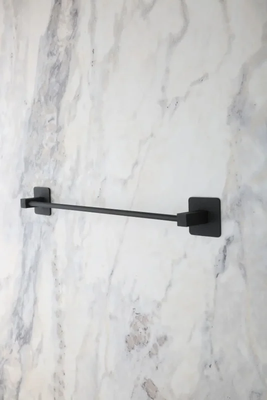 Şık Tasarım Kendiliğinden Yapışkanlı Modern Siyah Havluluk