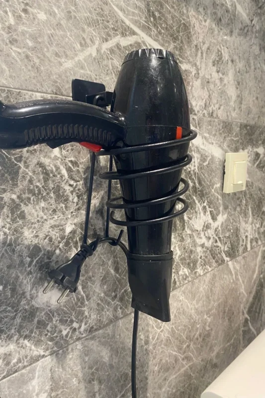 Şık Tasarım Kendiliğinden Yapışkanlı Paslanmaz Metal Fön Makinesi Askısı