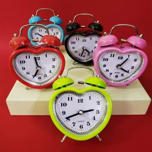 Şık Kalpli Metal Masa Saati 13 Cm X 9 Cm Dekoratif