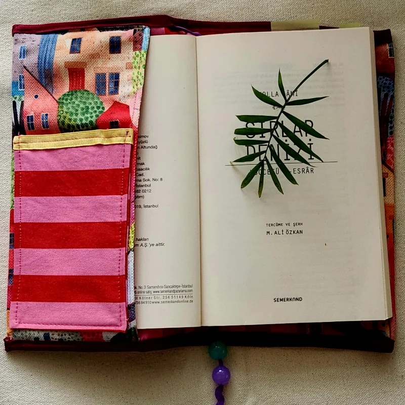 Renkli kasaba  | ayarlanabilir kitap kılıfı