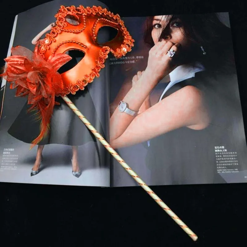 Eğlenceli Kırmızı Işıltılı Fotoğraf Maskesi 18x29 Cm