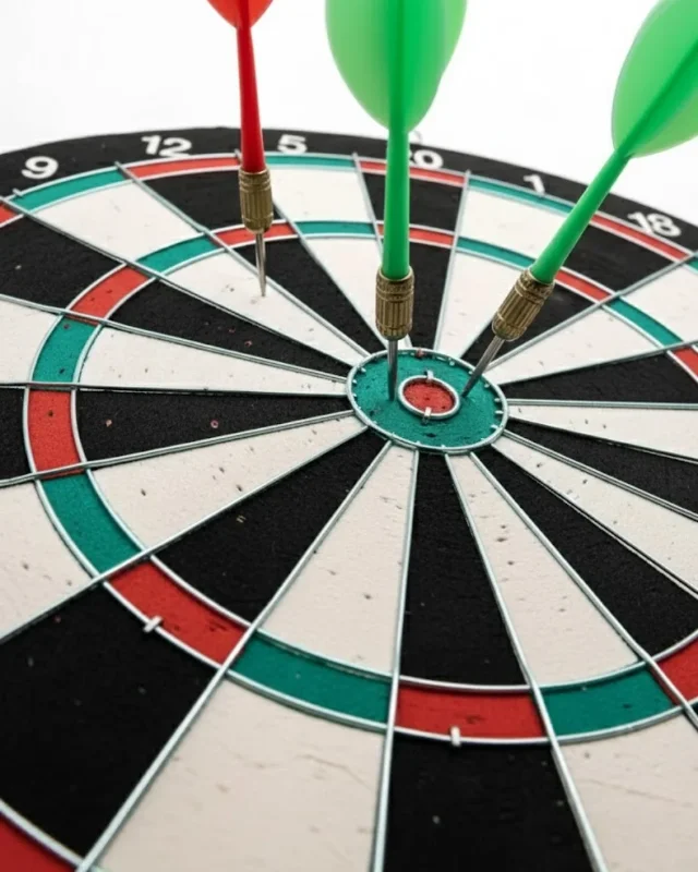 Dayanıklı Ahşap Dart Tahtası 15 İnç 4 Metal Uçlu Dart Oku