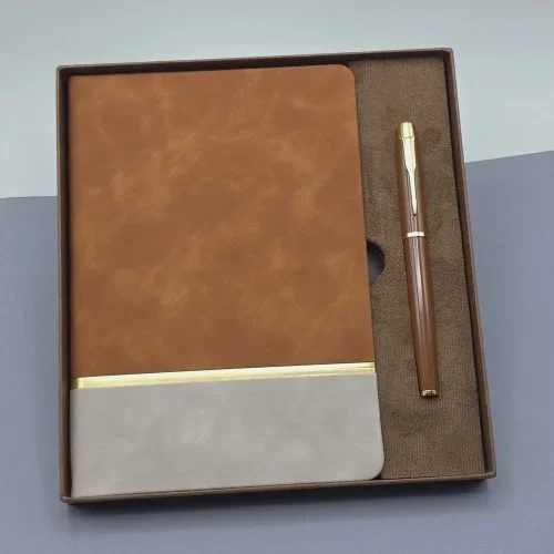 Altın Şeritli Deri Defter Ve Kahverengi Metal Kalem Seti