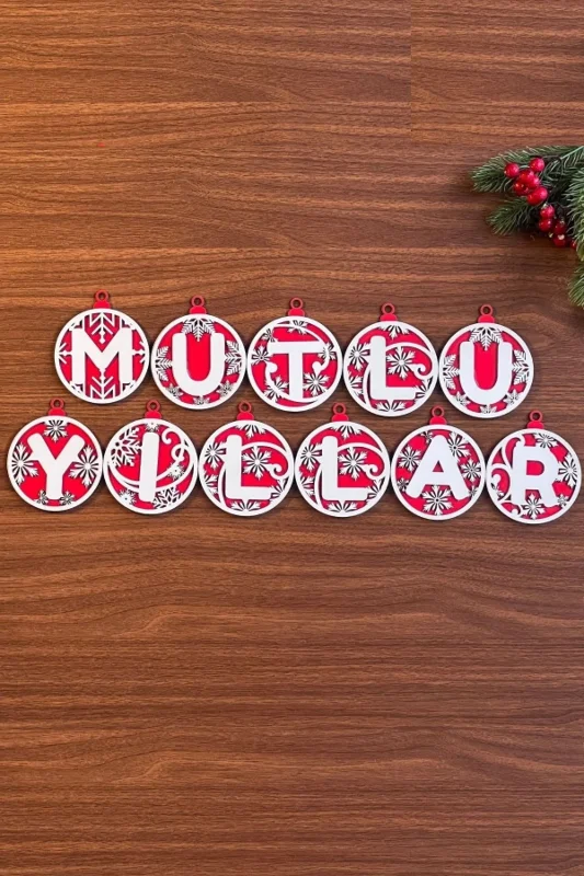 Kırmızı Beyaz İpli Ahşap Yılbaşı Süsü 11 Harfli Mutlu Yıllar