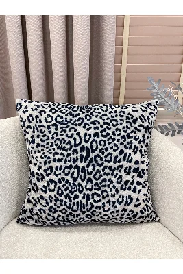 Leopar Desen Kadife Kumaş Kırlent Kılıfı (45x45)