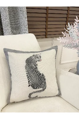 Ekru-Gri Renk Aslan Desenli Dokuma Kumaş Kırlent Kılıfı 45x45