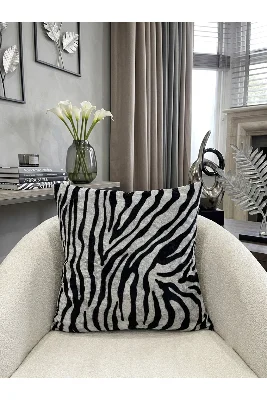 Zebra Desenli Kadife Kırlent Kılıfı (45x45)