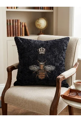Kraliçe Arı İşleme Görünüm Kırlent Kılıfı 45x45