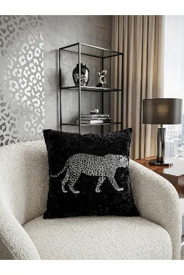 Siyah Renk Aslan Desenli Kadife Kumaş Kırlent Kılıfı 45x45