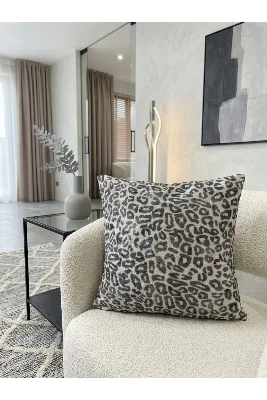 Leopar Desen Kadife Kumaş Kırlent Kılıfı (45x45)