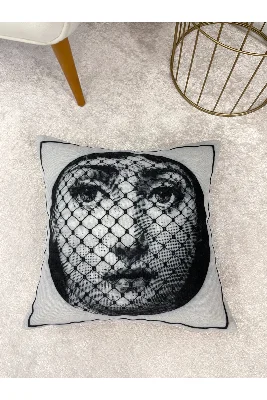 Açık Gri Fornasetti Lina Cavalieri Yüz Temalı Kırlent Kılıfı 45x45