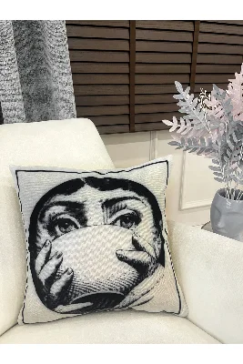 Açık Gri Fornasetti Lina Cavalieri Yüz Temalı Kırlent Kılıfı 45x45