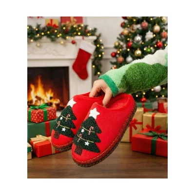 Kırmızı Noel Ağacı Kabartma Nakışlı Sessiz Taban Yılbaşı Hediyelik Panduf Ev Terliği