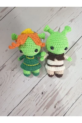 Amigurumi örgü oyuncak shrek ve fiona anahtarlık