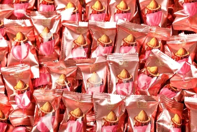 Toptan Çilek Çikolatalı Bademli Hurma 5 kg